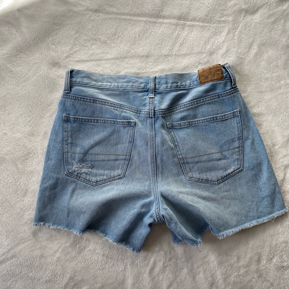 American Eagle Outfitters Distressed Mom Denim Short Raw Hem Sz 6 Spring - Picture 4 of 6
